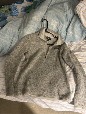 patagonia oatmeal better sweater quarter zip in women’s small, great condition
